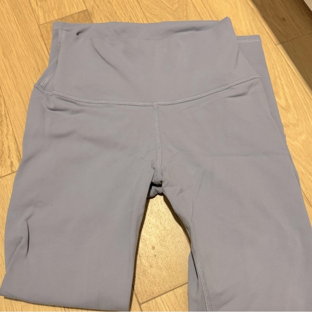 ALO Yoga Airlift High waist 7/8 Leggings. Small. Worn a handful of times.